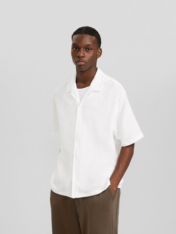 Bershka Regular fit Button Up Shirt in White: front