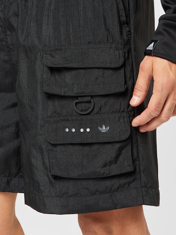 ADIDAS ORIGINALS Loosefit Shorts 'Reveal Material Mix' in Schwarz