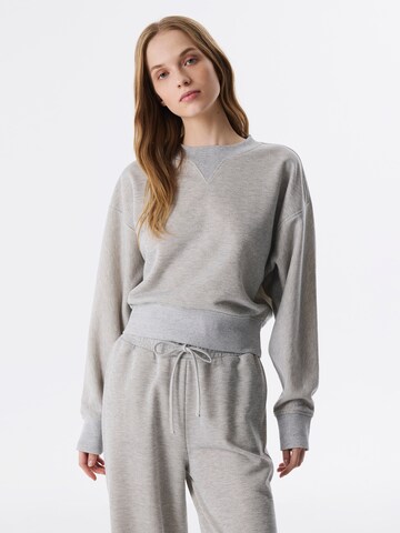 Twist Sweatshirt in Grey: front