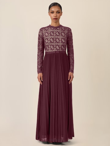 APART Evening Dress in Red: front