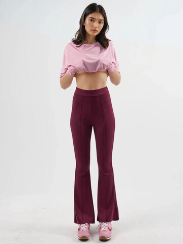 Hiccup - Flared Calças em vermelho