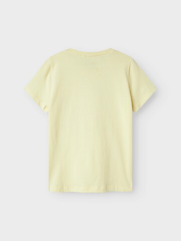 Maglietta 'NKFFASLIA' di NAME IT in giallo