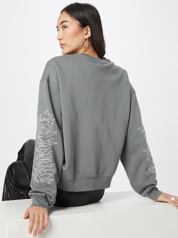 WEEKDAY Sweatshirt in Grau