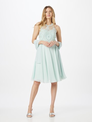 Rochie de cocktail de la mascara pe verde