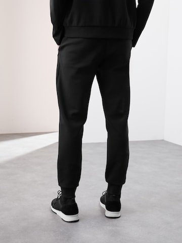 Marks & Spencer Tapered Broek in Zwart