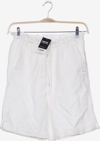 hessnatur Shorts in S in White: front