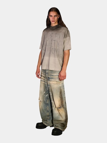 Maglietta 'BRUT SILLAGE T-shirt - T17529' di Made By Society in grigio: frontale