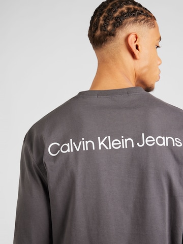 Maglietta 'Institutional' di Calvin Klein Jeans in grigio