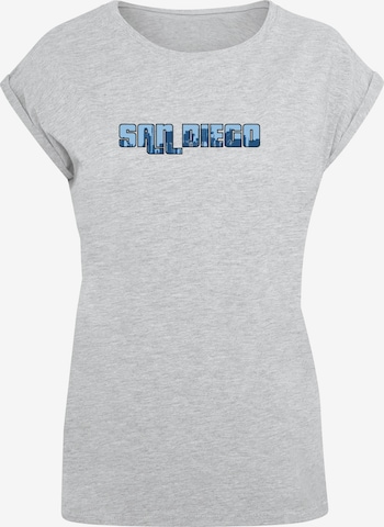 Merchcode Shirt 'Grand San Diego Skyline' in Grijs: voorkant