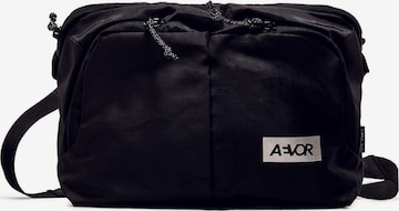 AEVOR Olkalaukku 'Sacoche' värissä musta: etupuoli