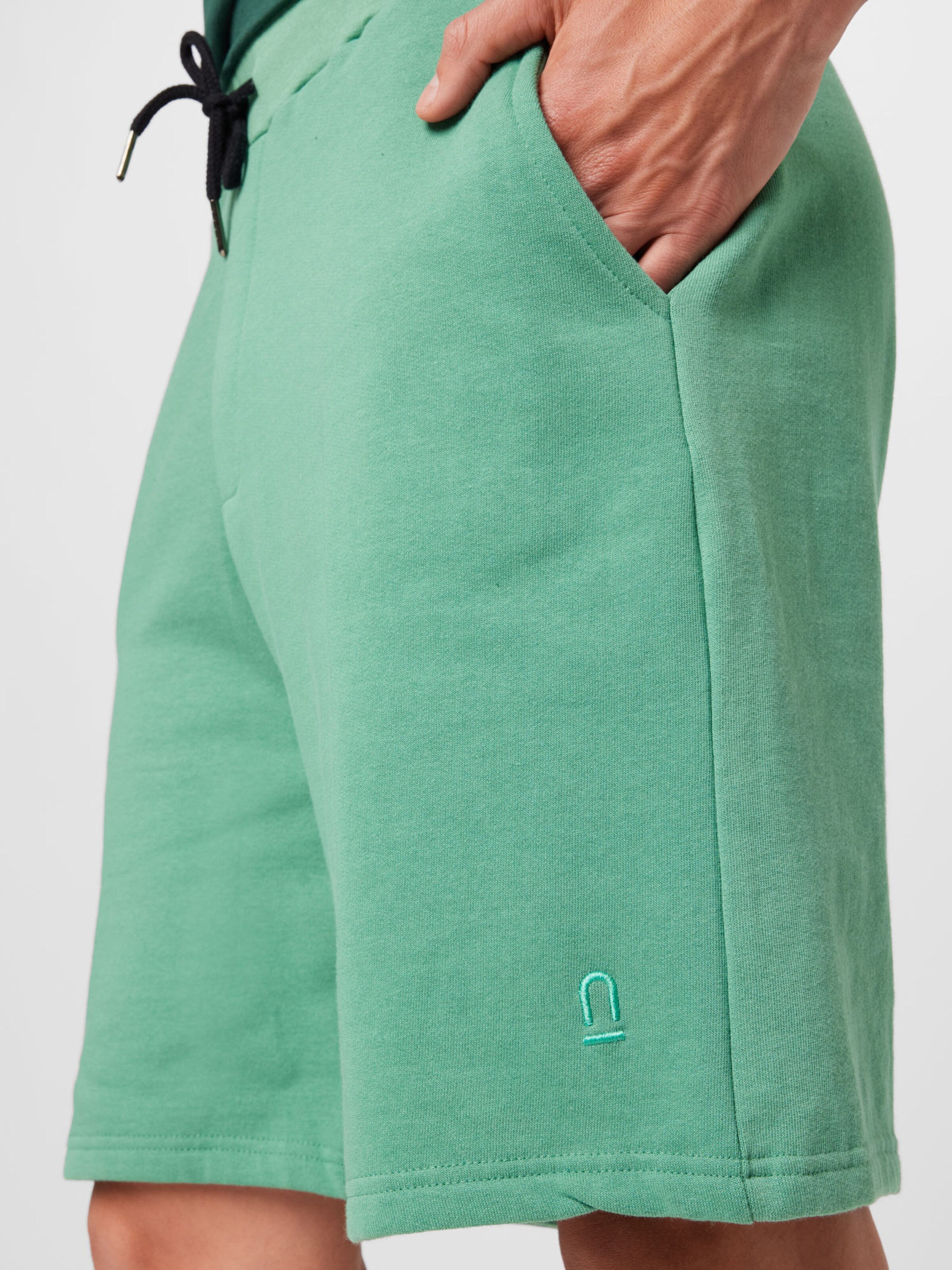 Männer Hosen NU-IN Shorts in Grün - XC54377 Männer Hosen NU-IN Shorts in Grün - XC54377