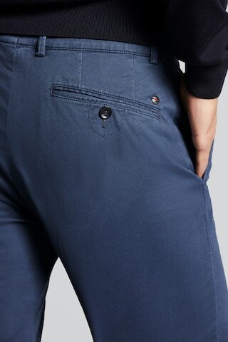 bugatti Regular Chinohose in Blau