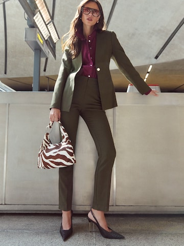 Lipsy Tapered Hose in Grün: Vorderseite