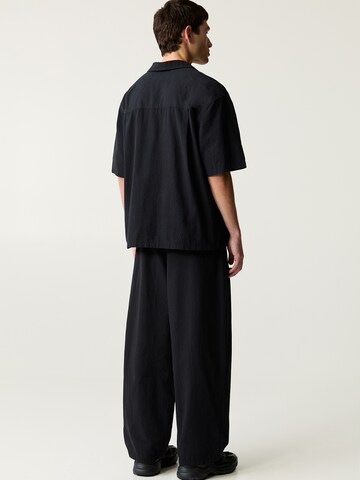 Pull&Bear Loose fit Pleat-front trousers in Black