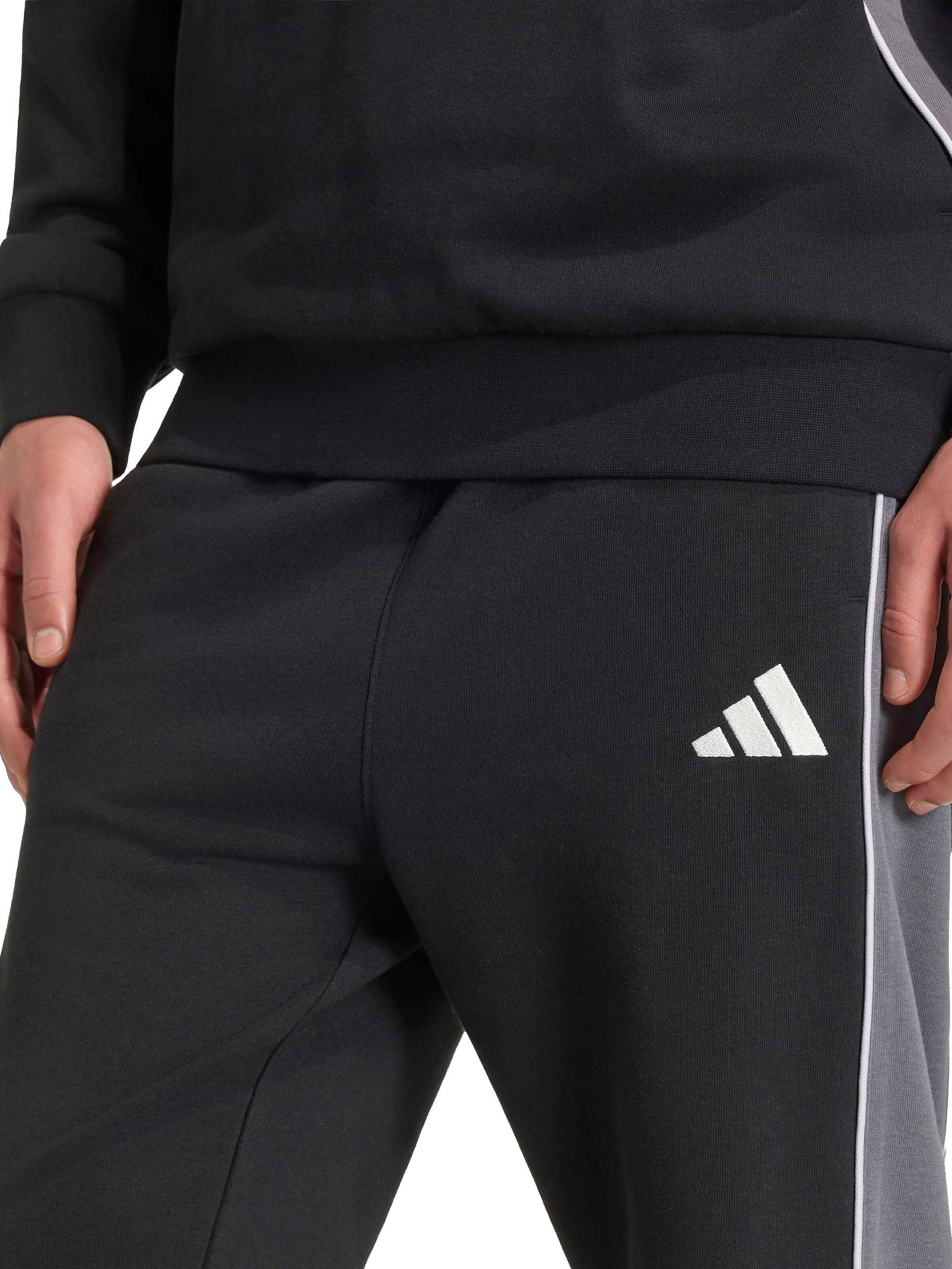 ADIDAS SPORTSWEAR Дънки Tapered Leg Спортен панталон в черно