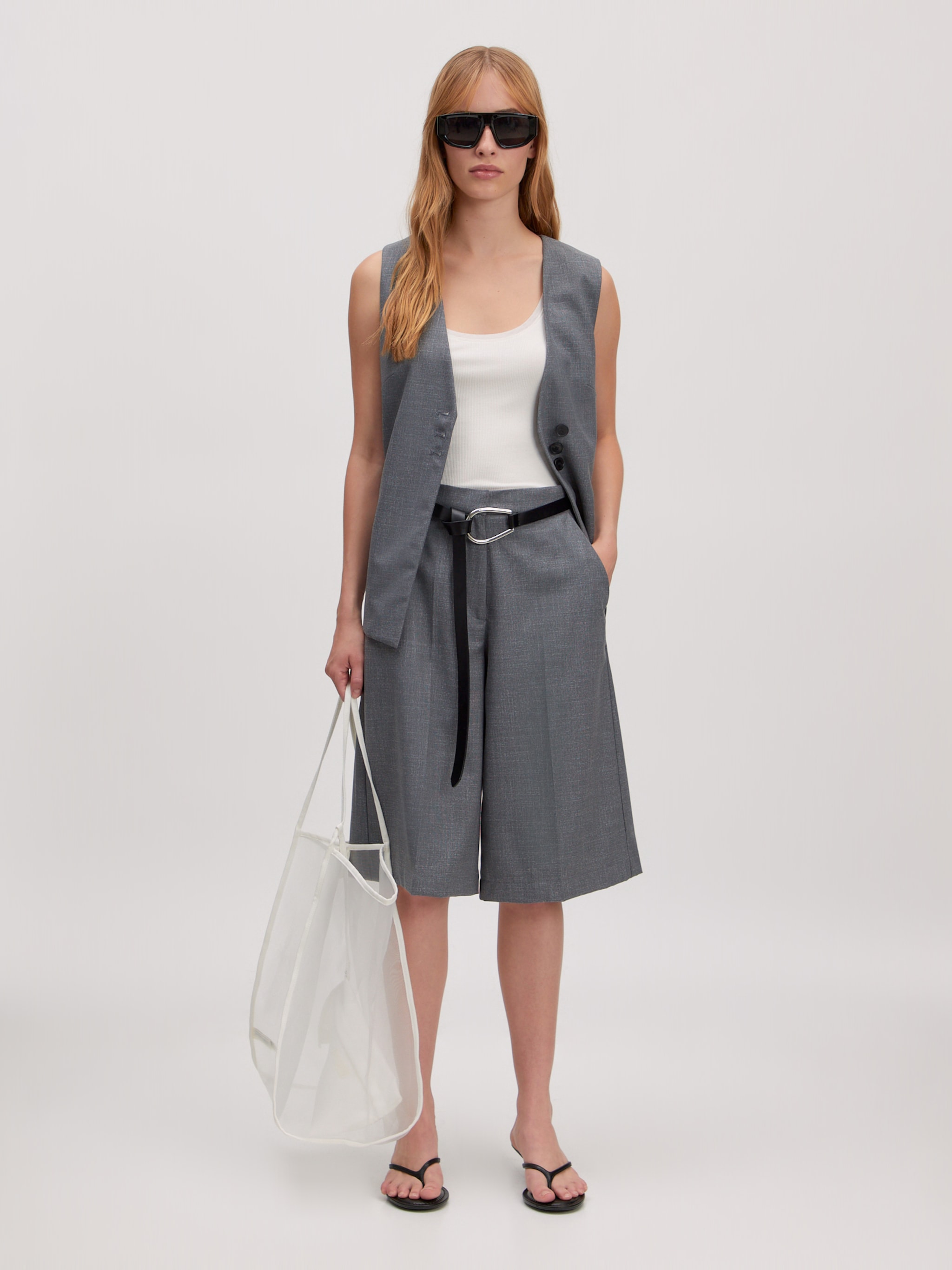 EDITED Produkte Shorts 'Yessica' grau