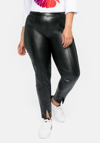 SHEEGO Skinny Leggings in Black: front