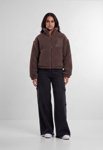 Urban Classics Jacke in Braun
