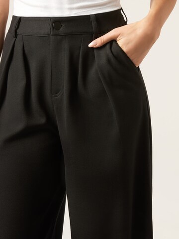 CALZEDONIA Wide Leg Bundfaltenhose in Schwarz