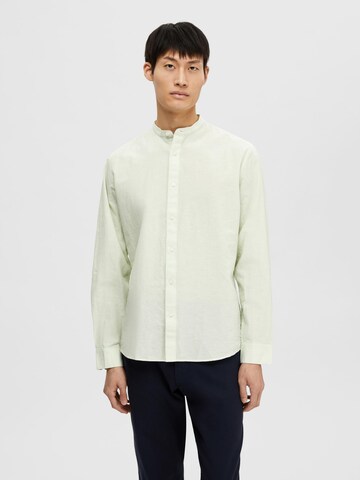 Coupe regular Chemise SELECTED HOMME en vert : devant