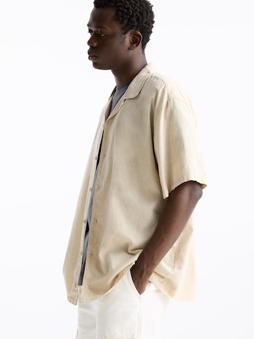 Pull&Bear Comfort Fit Skjorte i beige