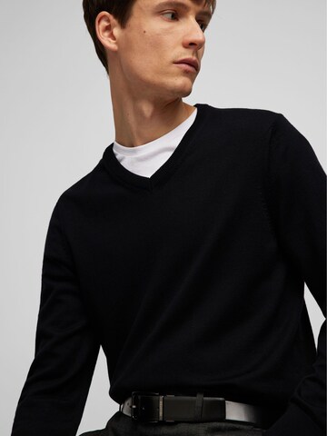 HECHTER PARIS Sweater in Black