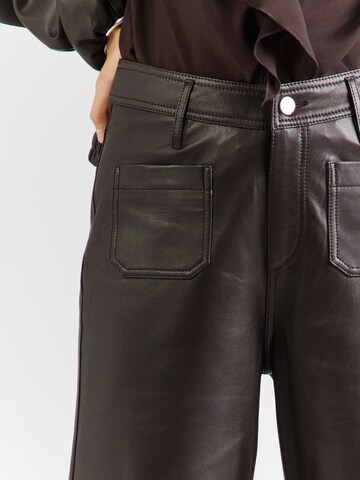 OAKWOOD - Pierna ancha Pantalón en marrón
