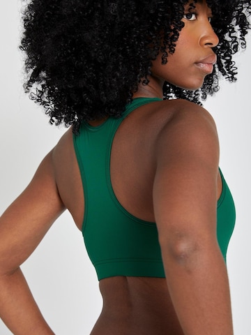 SPORTKIND - Bustier Sujetador deportivo 'Wide Straps' en verde