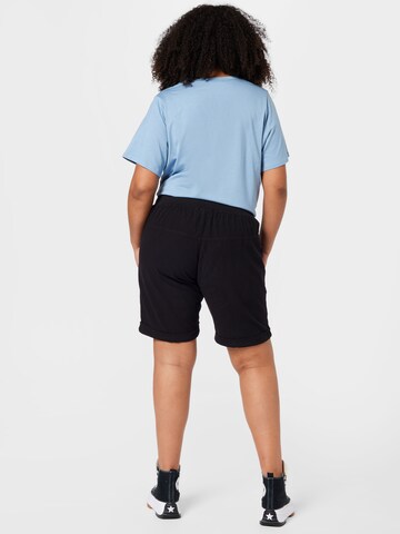 KAFFE CURVE Regular Shorts 'Nana' in Schwarz