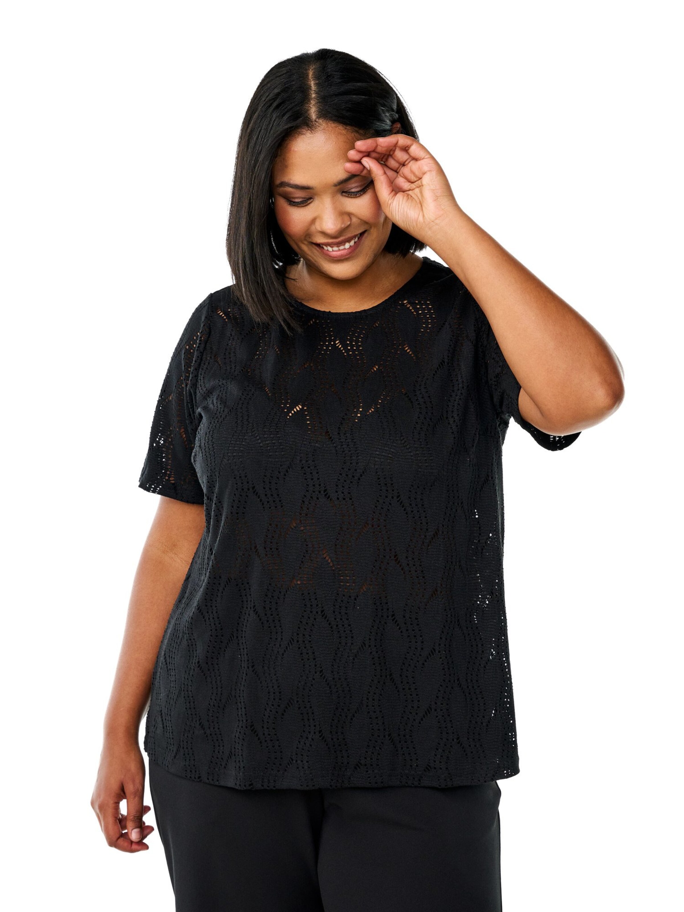 T-shirt 'Flellie' Flash by Zizzi en noir