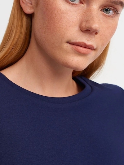 Hiccup T-shirt en bleu foncé, Vue avec produit