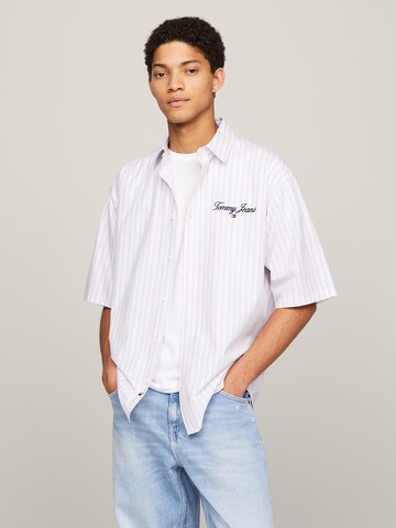 Tommy Jeans Comfort fit Button Up Shirt in White: front