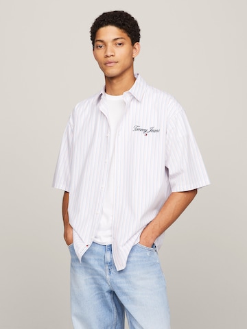Tommy Jeans Comfort fit Button Up Shirt in White: front
