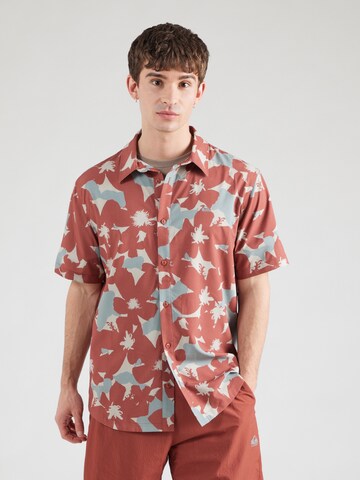 QUIKSILVER - Ajuste regular Camisa funcional 'HANDTMAN' en marrón: frente