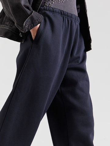 Tapered Pantaloni 'Ginny' di WEEKDAY in blu