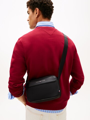 TOMMY HILFIGER Crossbody bag in Black: front