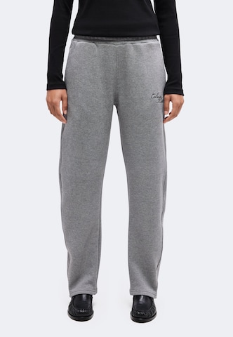 Largi Pantaloni de la Calvin Klein Jeans pe gri: față