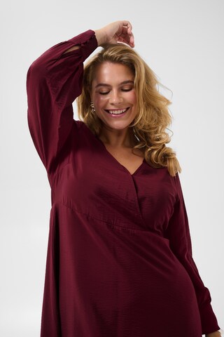 KAFFE CURVE - Vestido 'Neela' em vermelho