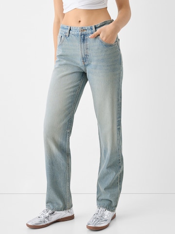Bershka Regular Jeans in Blue: front