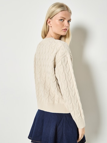 Apricot Cable Knit Button-Down Cardigan ' ' in Grau