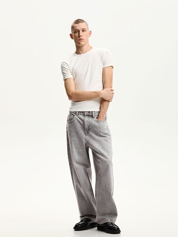 Loosefit Jean Bershka en gris : devant