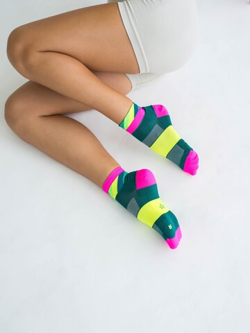 INCYLENCE Sportsocken 'STRIDES SHORT' in Grün