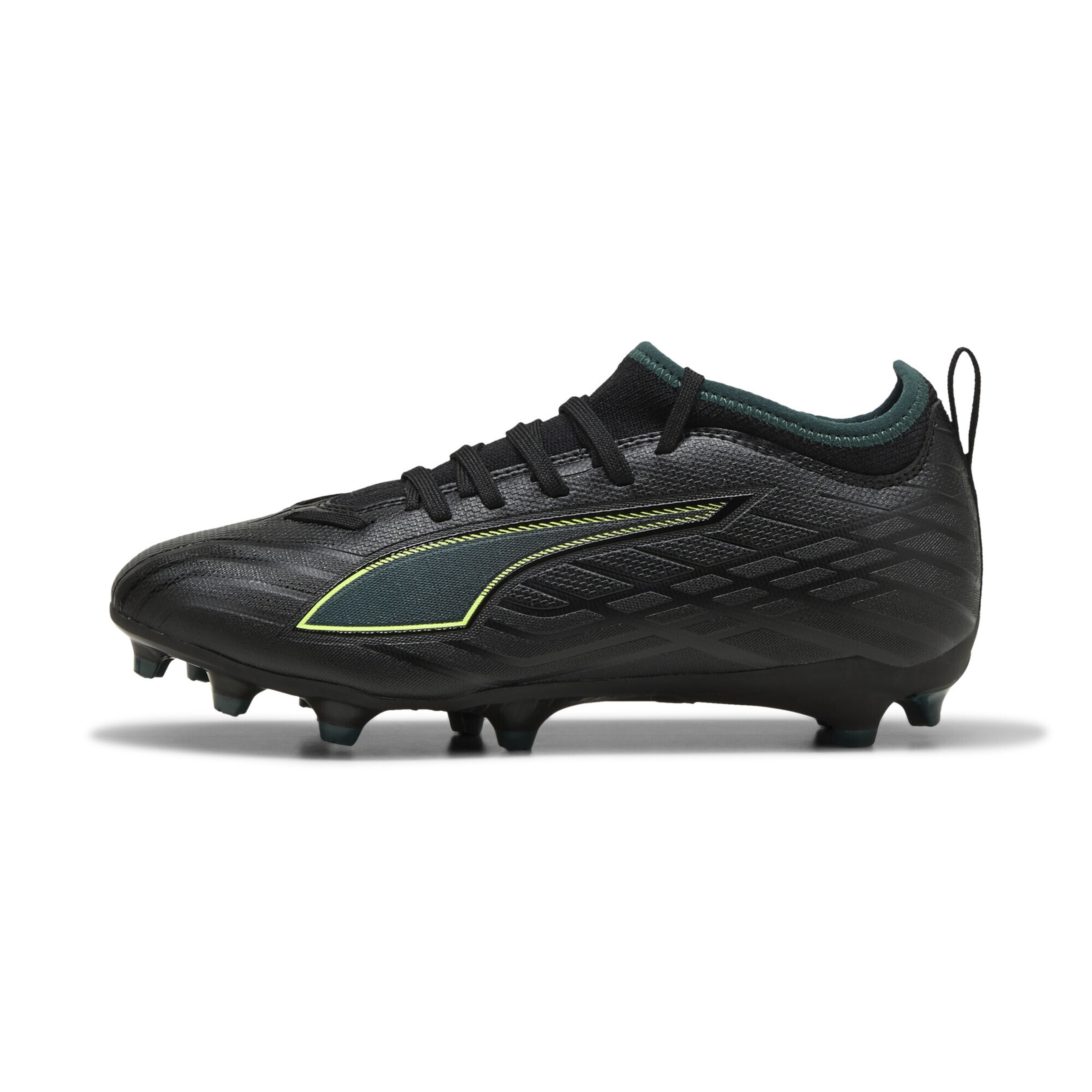 PUMA Sports shoe 'Ultra 6 Match' in Black: front