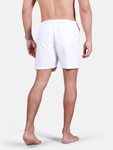 MOROTAI Badeshorts 'ESSENTIAL' i hvid