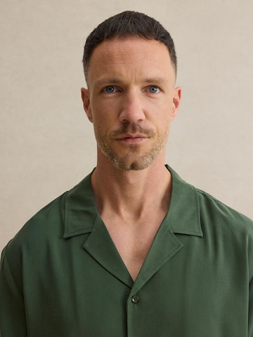 Fit confort Chemise 'Hanno' DAN FOX APPAREL en vert