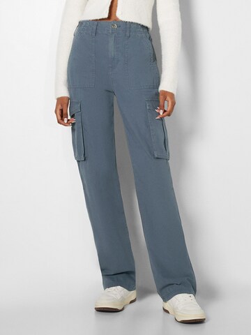 Bershka Wide leg Cargo Pants in Blue: front