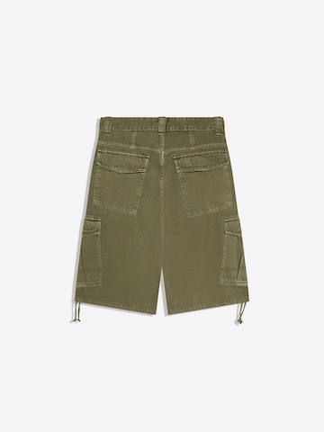 Bershka Baggy Cargo jeans in Green