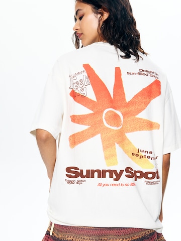 Pull&Bear Shirt in White: front