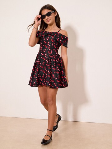 Lipsy Kleid in Schwarz