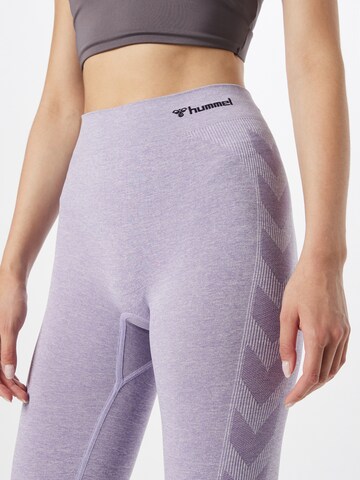 Hummel Skinny Sporthose in Lila